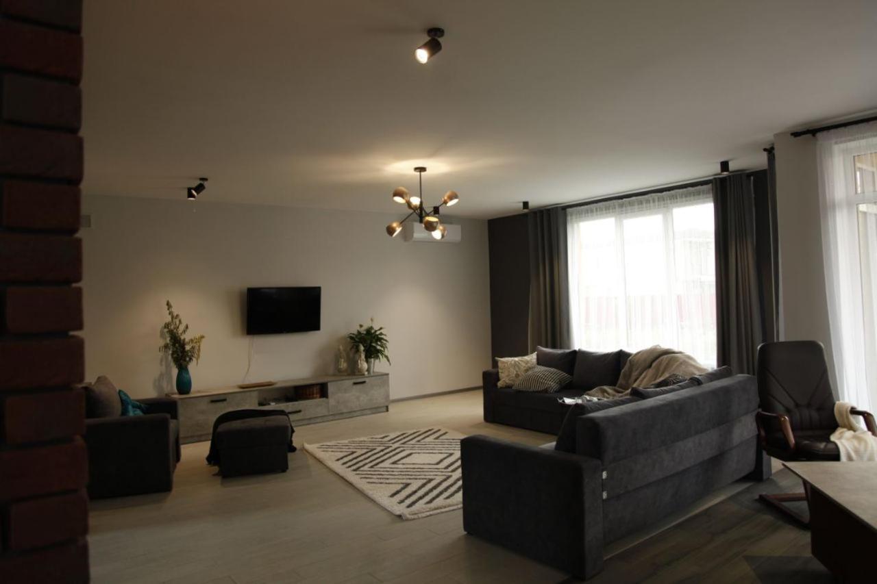 Uzhorod 3 Room Lovely House Ngoại thất bức ảnh